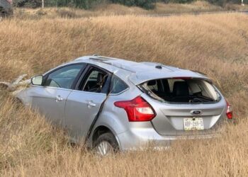 Fotos | Choque y volcadura en la carretera 57; sólo daños