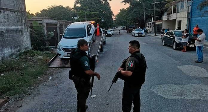 En ciudad Valles un hombre usó un taxi para atracar gasolineras
