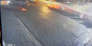Ebrio se estampa contra consultorio