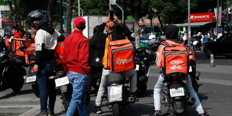 Choferes de plataformas exigen seguridad en Sinaloa; Rocha Moya dice que es falso