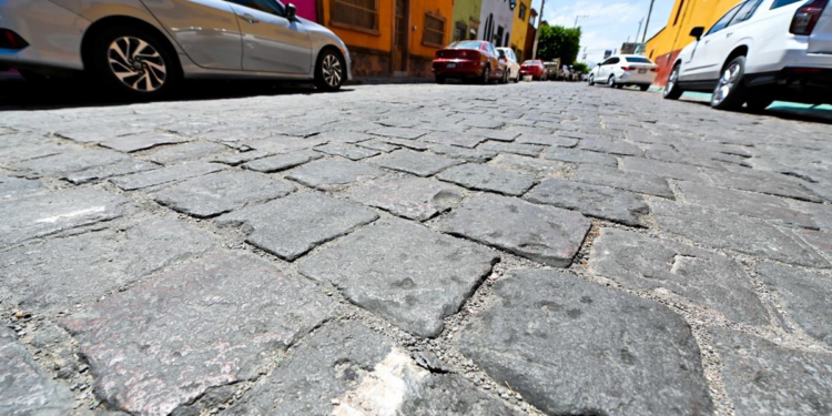 Vecinos de San Miguelito denuncian desprendimiento de adoquines