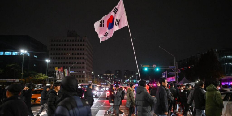 Corea del Sur impone la ley marcial