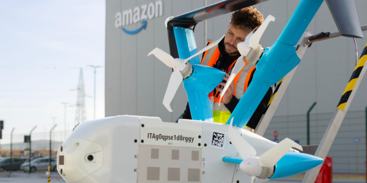 Amazon prueba con éxito el uso de drones de reparto en Italia
