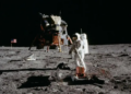 ¿Quién era Tom Bacon, el científico del que quizás nunca oíste hablar pero que fue importante para que los humanos llegaran a la Luna?