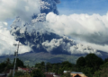VIDEO: Más de 87 mil personas son evacuadas debido a la impactante erupción del volcán Kanlaon
