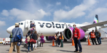 Individuo que trató de desviar avión alega haber recibido amenazas de muerte