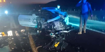 Impactante accidente vial deja a dos policías heridos
