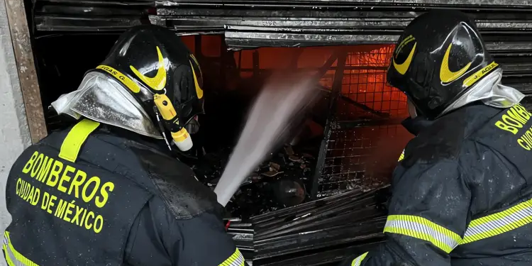 VIDEO: Incendio en almacén de la Benito Juárez deja cuatro muertos