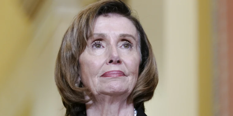 Hospitalizan a Nancy Pelosi en Luxemburgo tras sufrir una lesión
