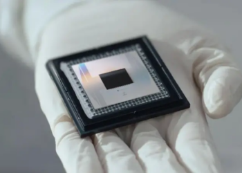 El innovador chip cuántico que soluciona en un parpadeo lo que hoy tomaría 10 cuatrillones de años