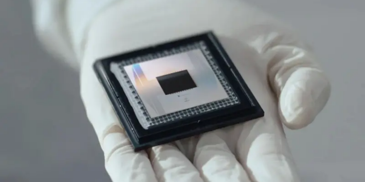 El innovador chip cuántico que soluciona en un parpadeo lo que hoy tomaría 10 cuatrillones de años