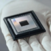 El innovador chip cuántico que soluciona en un parpadeo lo que hoy tomaría 10 cuatrillones de años