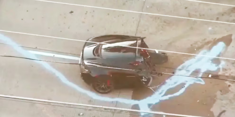 Un McLaren acabó dividido en dos después de chocar en un área escolar de Dallas: los ocupantes resultaron fallecidos