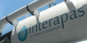 Interapas arregla una fuga en la colonia Arbolitos