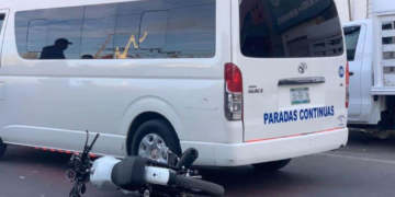Un motociclista y un vehículo de transporte de personal colisionan en La Libertad