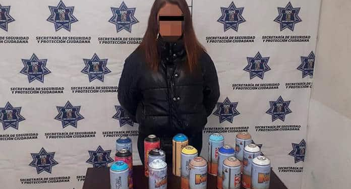 Una pareja fue detenida por grafitear en el Centro