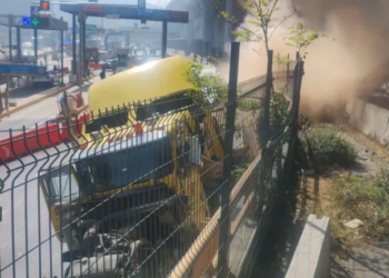 VIDEO: En la Autopista México-Toluca, un tráiler se queda sin frenos y choca con 10 vehículos