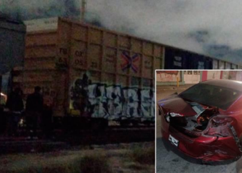 Automóvil trata de vencer al tren y termina impactado en la colonia Progreso
