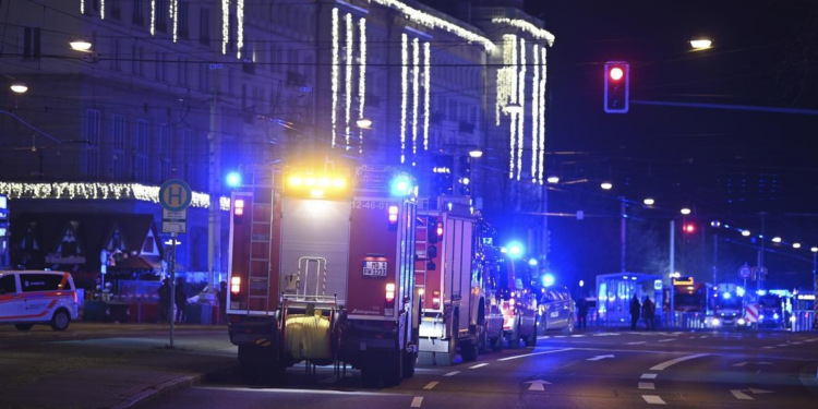 Un conductor embiste contra individuos en mercado navideño de Alemania; se reporta al menos una víctima fatal