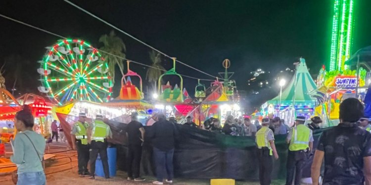 Se desploma juego mecánico en Feria de Acapulco; hay al menos 2 heridos