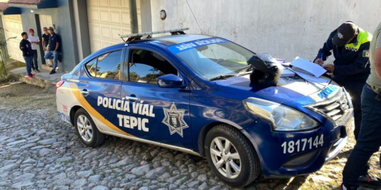 Un individuo resulta atropellado por su propio vehículo en Tepic