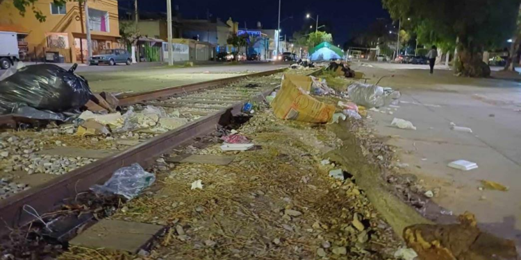 Tianguis navideño genera una gran cantidad de basura en la zona de Hernán Cortés
