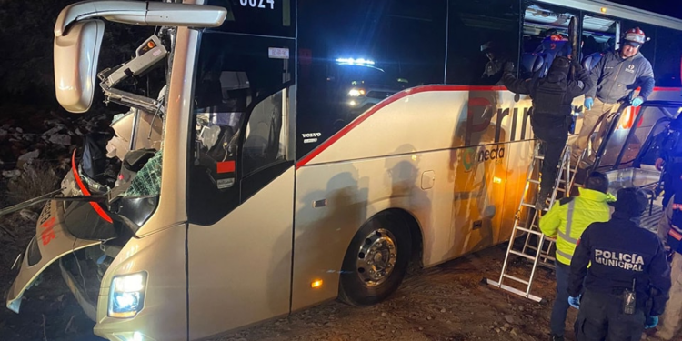 Más de 20 personas resultaron heridas en un accidente de autobús en la carretera SLP-Querétaro
