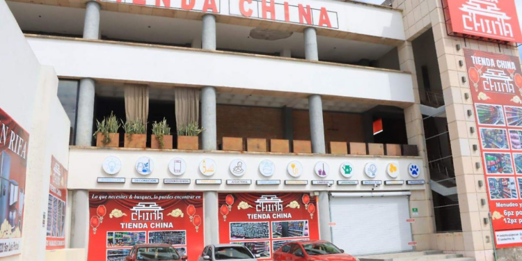 Comercio: No tenemos facultades para negar permisos a tiendas chinas