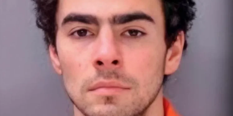 Luigi Mangione es formalmente acusado del asesinato de un alto ejecutivo