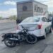Motociclista se estrella con un taxi en Salvador Nava