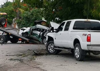 Taxista muere tras ser chocado por una camioneta