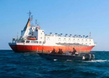 Piratas exigen 10 mdd tras secuestrar buque