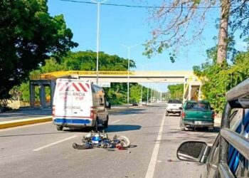 Muere mujer tras choque en moto