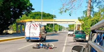 Muere mujer tras choque en moto