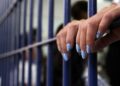 Familiares piden detener el traslado de mujeres en prisión