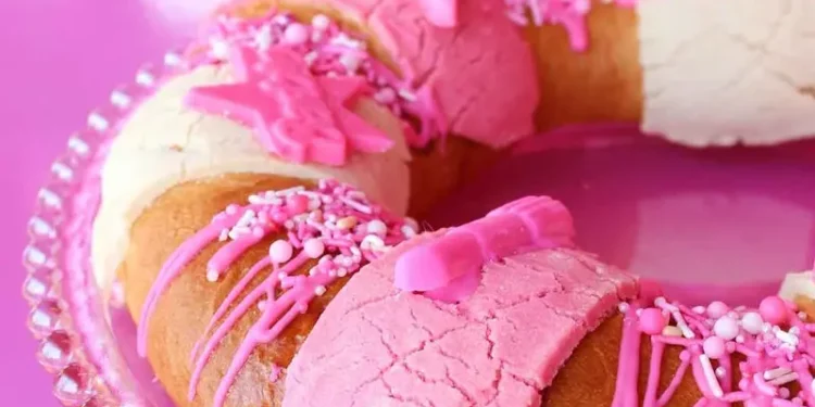 La rosca de Reyes rosa Barbie de una cafetería en Monterrey conquista a los internautas