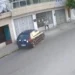 Mujer es atropellada en la banqueta por un vehículo descontrolado en Brasil