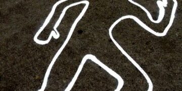 Ejecutan a hombre a puñaladas y balazos