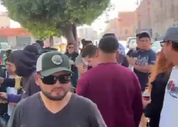 VIDEO | Ubers bloquean Eje Vial exigiendo la liberación de repartidor detenido por licencia falsa