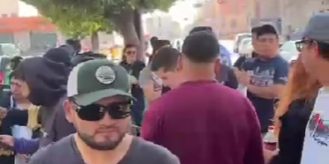 VIDEO | Ubers bloquean Eje Vial exigiendo la liberación de repartidor detenido por licencia falsa