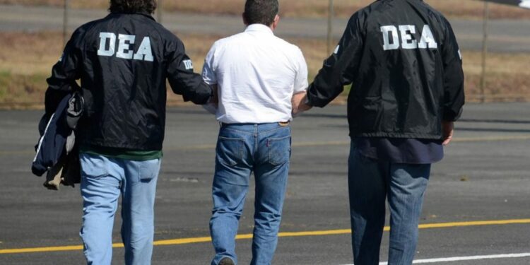 La DEA irrumpe en un antro clandestino y detiene a 50 migrantes indocumentados