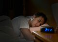 Dormir después de la 1:00 am: el verdadero impacto en tu cerebro y salud mental