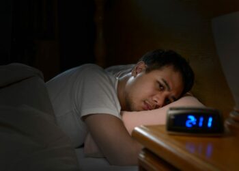Dormir después de la 1:00 am: el verdadero impacto en tu cerebro y salud mental
