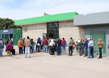 Más de 21 mil potosinos llevan a cabo el trámite de control vehicular al comenzar 2025