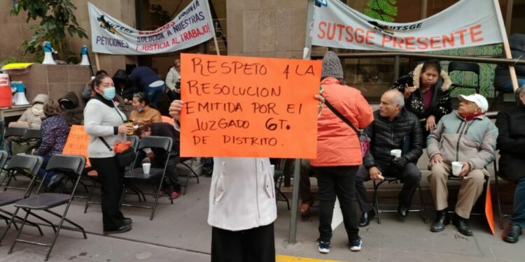 VIDEO | Toman el TECA para exigir el reconocimiento de Bernardina Lara como líder sindical
