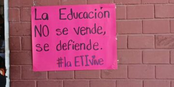 Detienen la instalación de la Universidad Rosario Castellanos en la ETI.