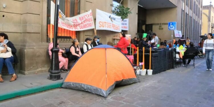 Trabajadores del SUTSGE levantan el plantón frente al TECA