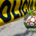 Hombre es atacado a balazos en campo de fútbol; los atacantes huyen en automóvil
