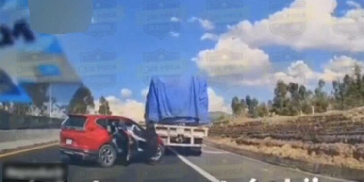 VIDEO | Familia vive un aterrador intento de asalto en la Texcoco-Calpulalpan