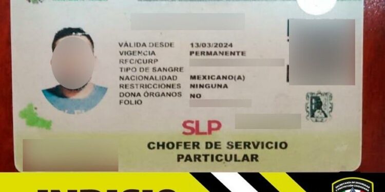 Detienen a repartidor con licencia falsa en la carretera 57